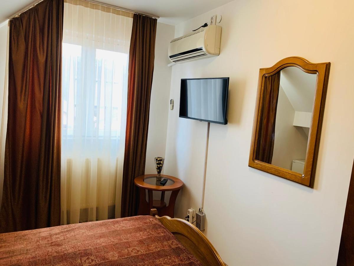 Hotel Alex & Maria Cărpinişu Esterno foto