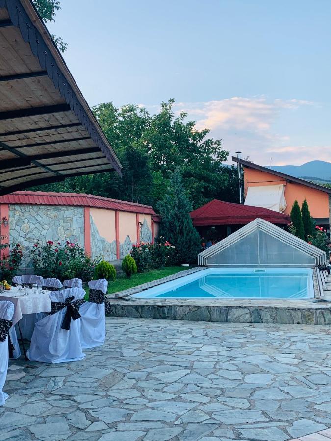 Hotel Alex & Maria Cărpinişu Esterno foto